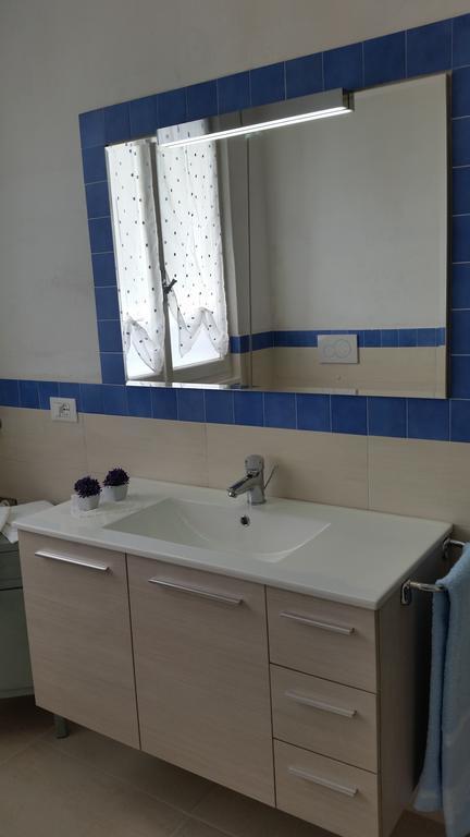 Apartment Iseo Lake Sale Marasino Kamer foto