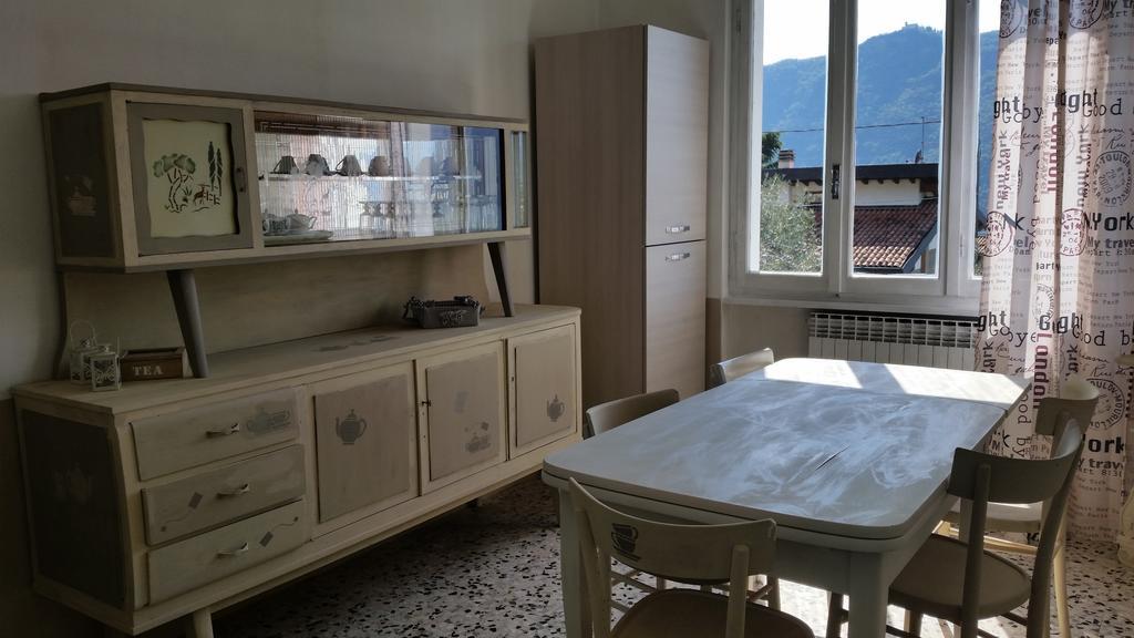 Apartment Iseo Lake Sale Marasino Kamer foto